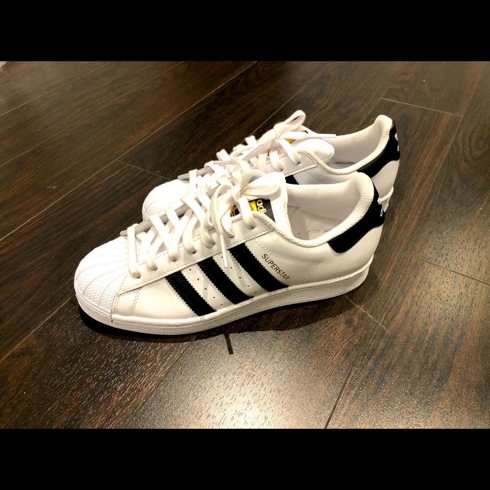 BRAND NEW Adidas Superstar size 8 women